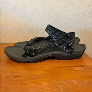 NWOB Teva Hurricane XLT2 Men’s Sandals Gray and Black SIze 14